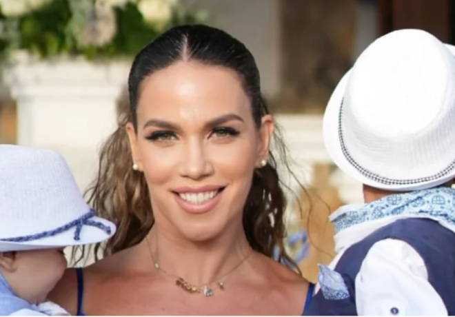 Η Κατερίνα Στικούδη βάπτισε τον γιο της! Viral βάπτιση, μαμά, νονά και φίλες με το ίδιο φόρεμα